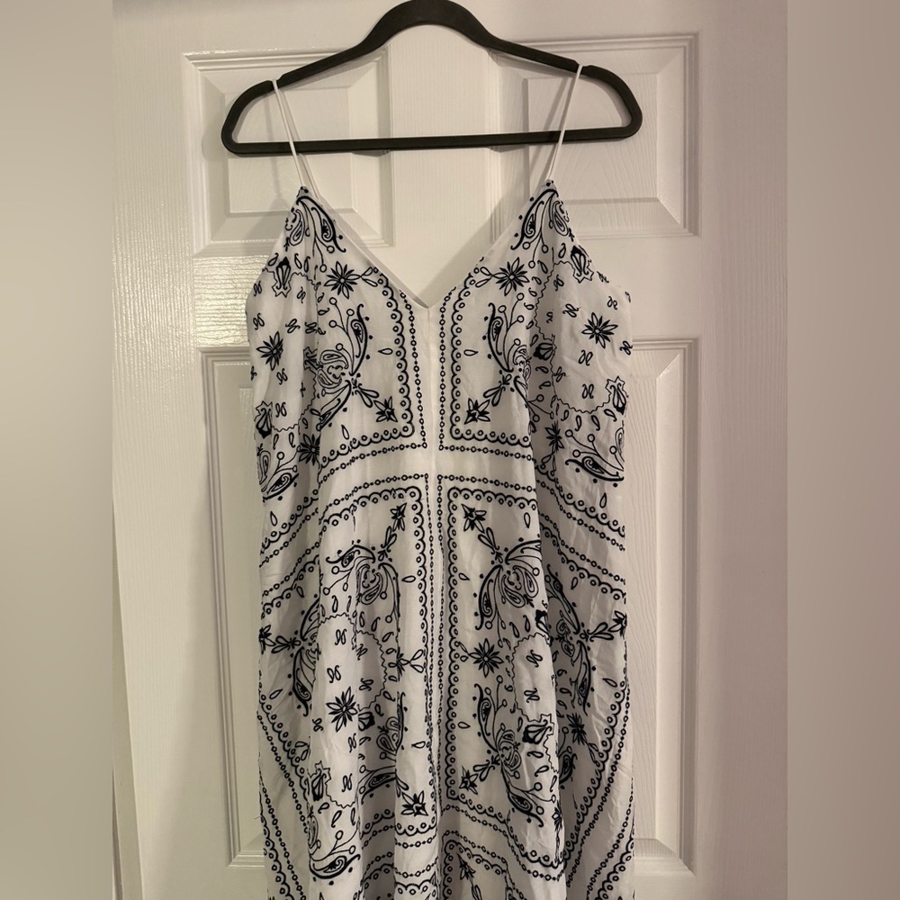 Madewell Embroidered Deep V-Neck Midi Dress in Bandana - Picture 3 of 10